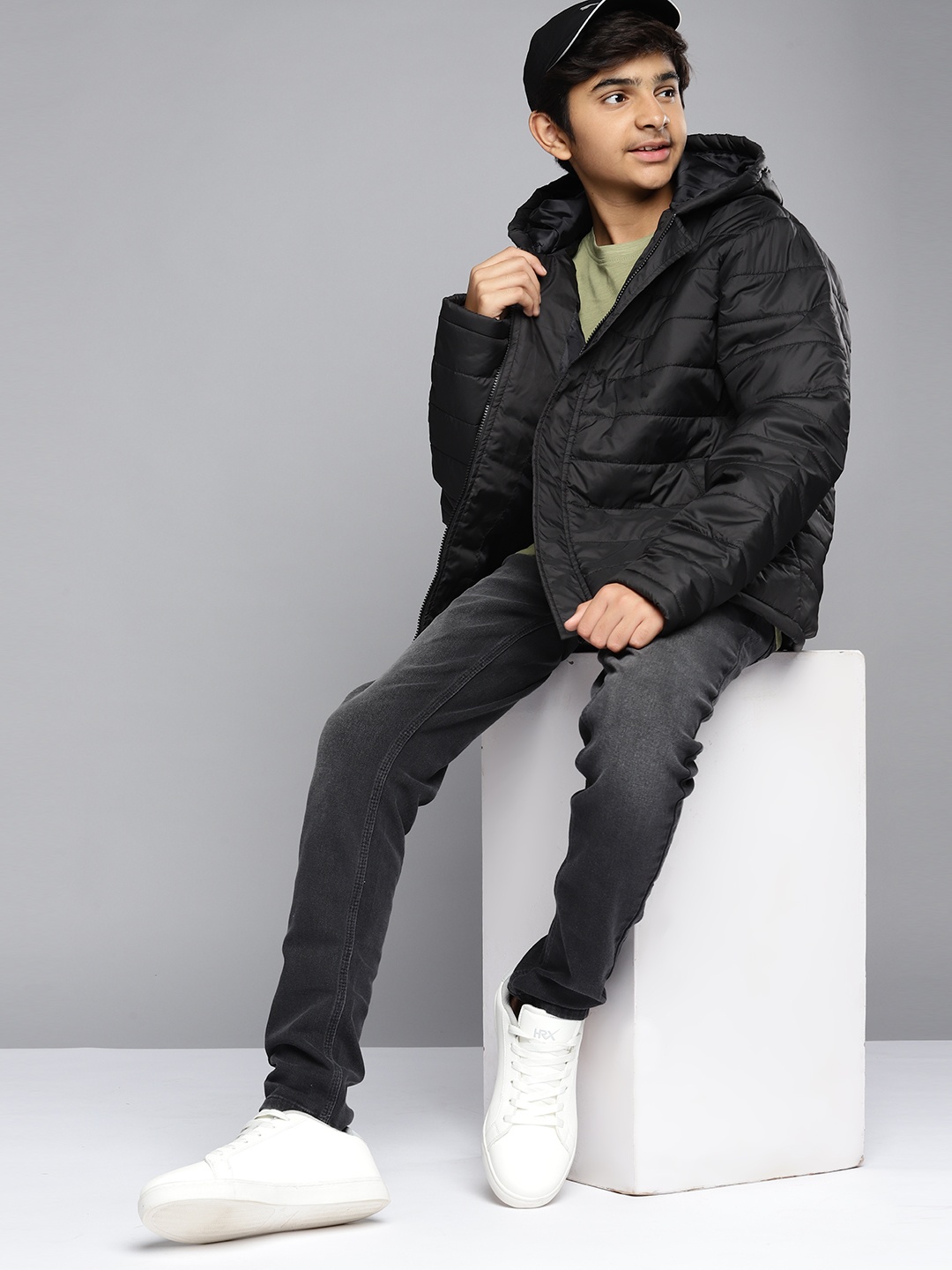 

YK Boys Black Solid Hooded Padded Jacket