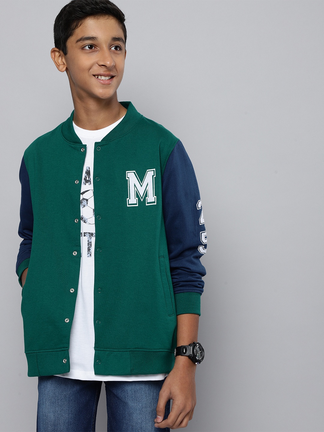 

YK Boys Green Solid Applique Detail Sweatshirt