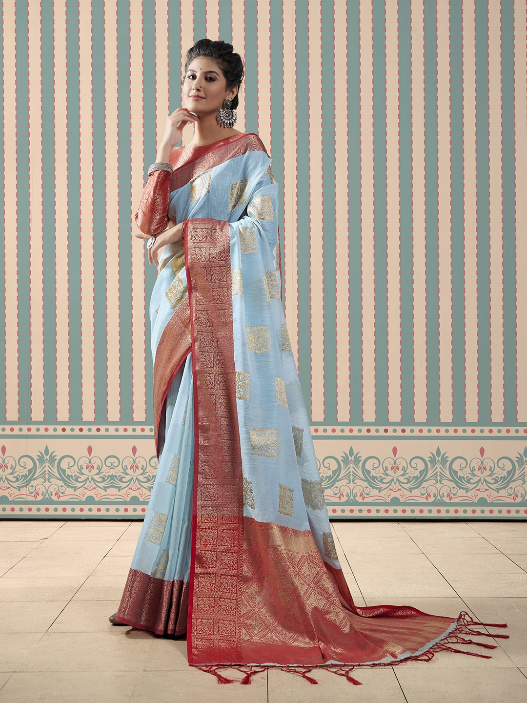 

elora Blue & Gold-Toned Woven Design Silk Blend Banarasi Saree
