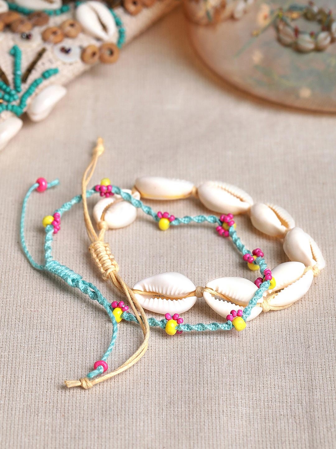 

Rubans Voguish Women Multicoloured Trendy Anklet With Beads And Shells Design, White
