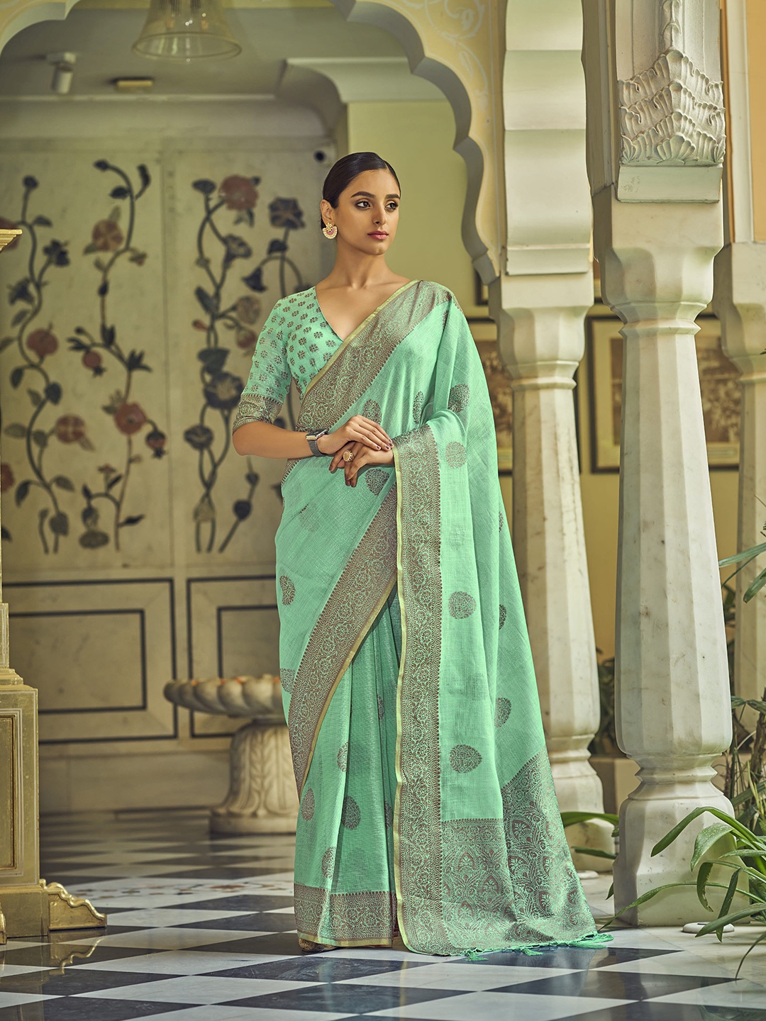 

elora Blue & Gold-Toned Woven Design Linen Blend Banarasi Saree