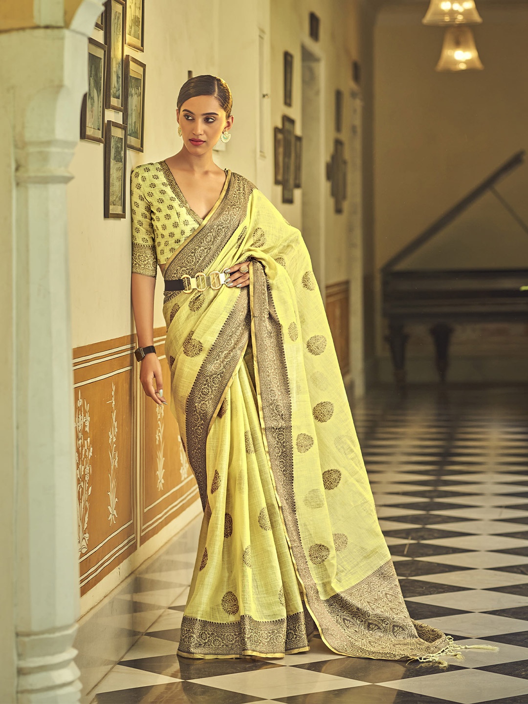 

elora Yellow & Gold-Toned Woven Design Zari Linen Blend Banarasi Saree