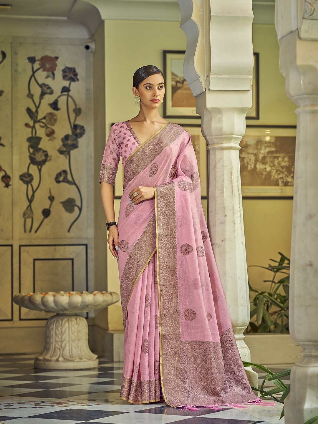 

elora Pink & Gold-Toned Woven Design Linen Blend Banarasi Saree