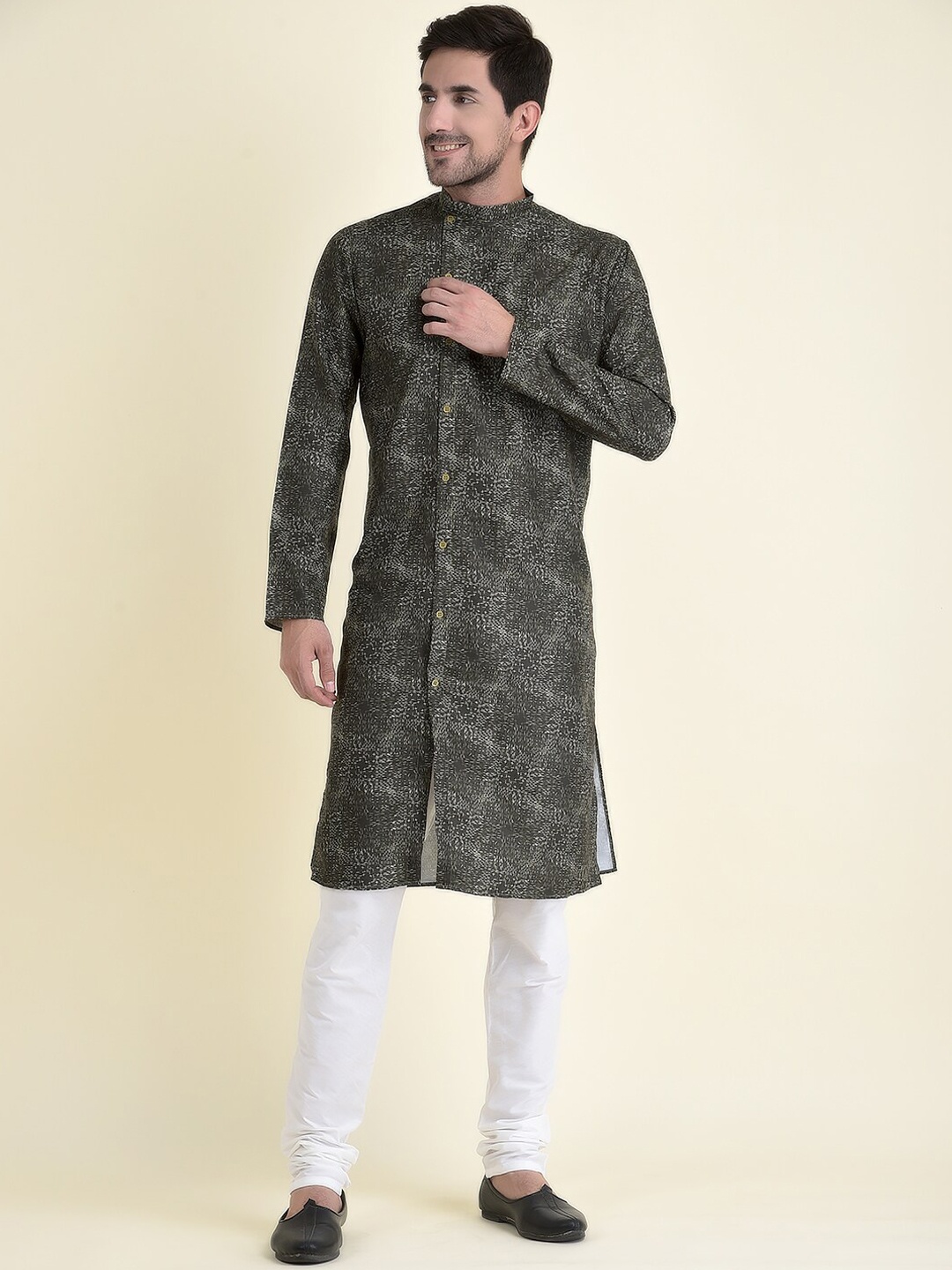 

TABARD Men Green Cotton Kurta with Churidar