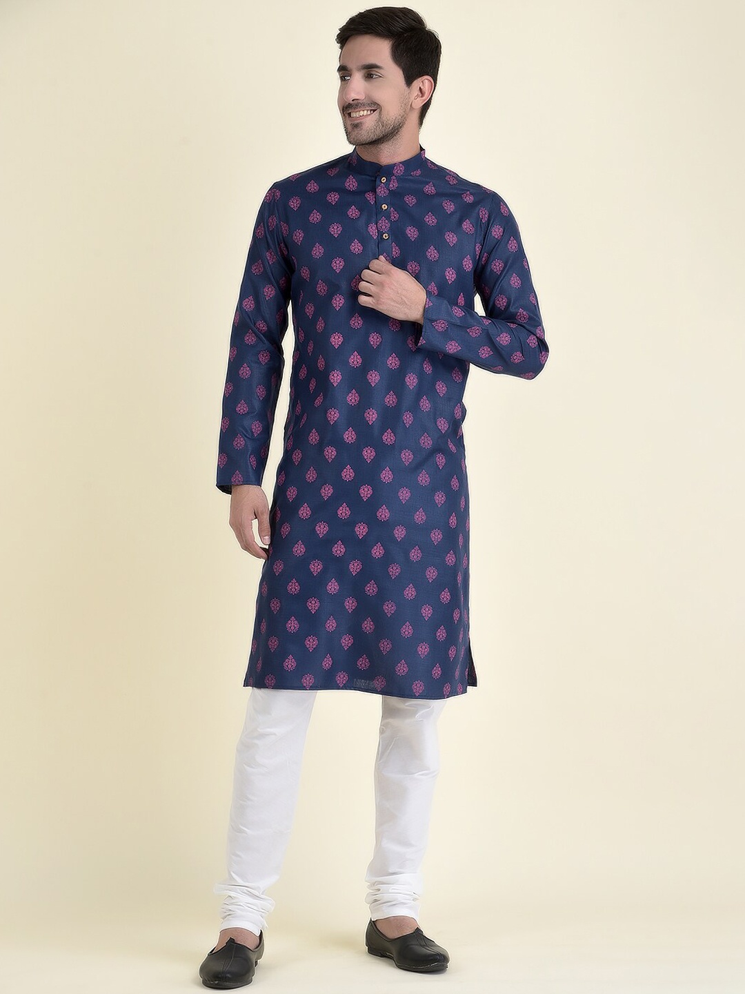 

TABARD Men Blue Cotton Printed Kurta With Churidar