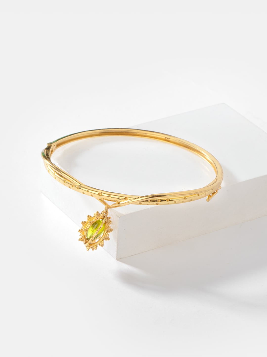 

SHAYA Women Gold-Toned & Green Silver Gold-Plated Bangle-Style Bracelet