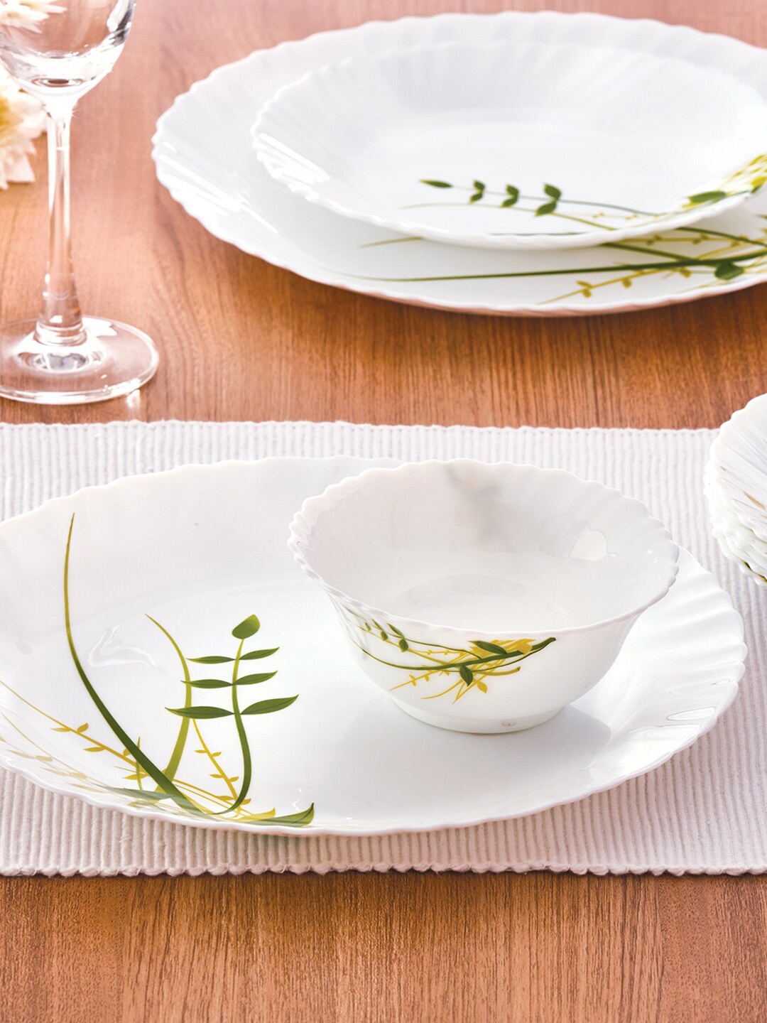 

Larah by BOROSIL White & Green Pieces Floral Printed Opalware Glossy Dinner Set