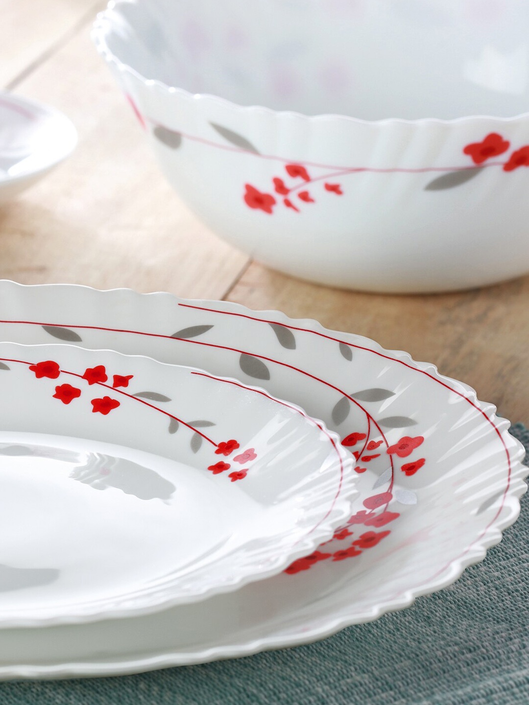 

Larah by BOROSIL White & Red Pieces Floral Printed Opalware Glossy Dinner Set