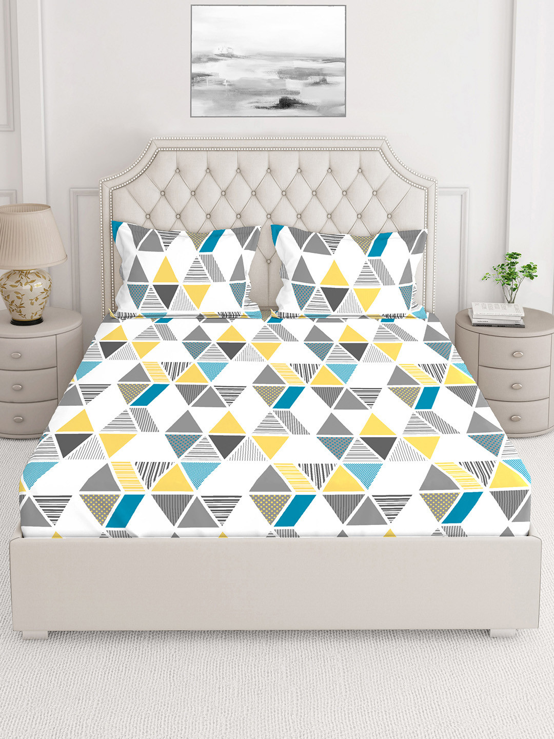 

Layers Grey & White Geometric 250 TC King Bedsheet with 2 Pillow Covers