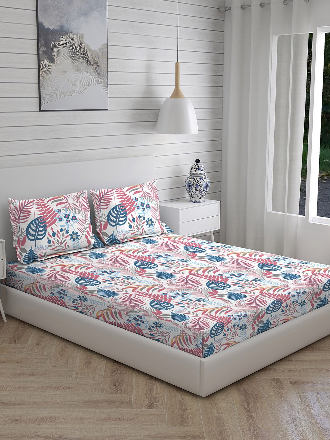 

Layers Unisex Pink Bedsheets