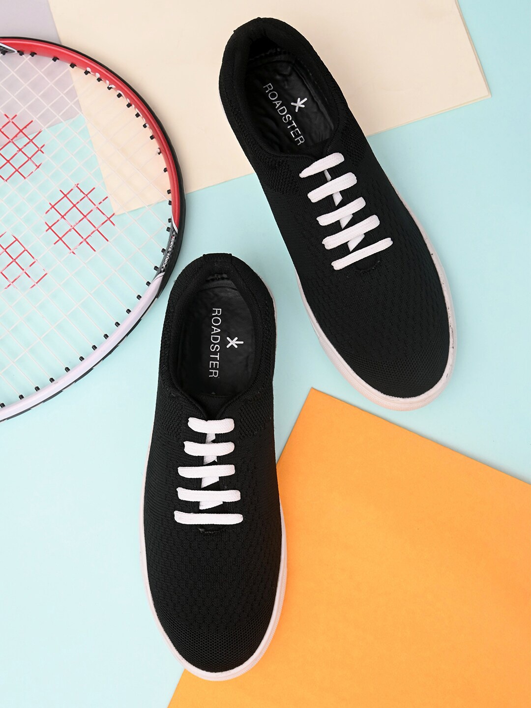 

Roadster Men Black Solid Casual Sneakers