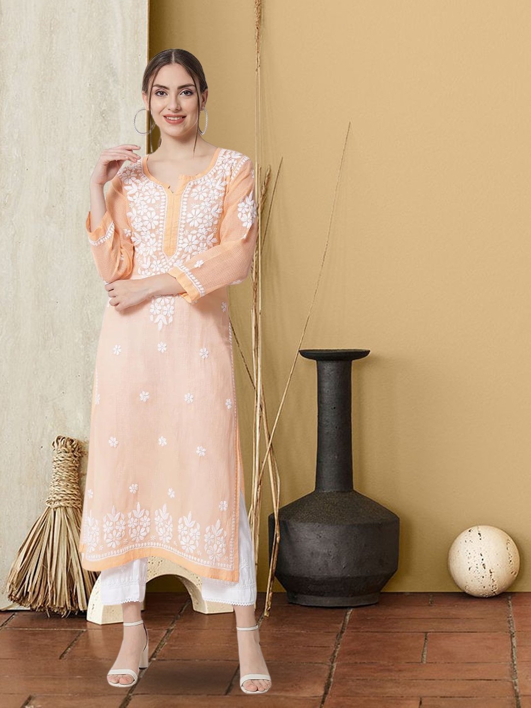 

PARAMOUNT CHIKAN Women Peach-Coloured & White Ethnic motifs Embroidered Chikankari Kurta