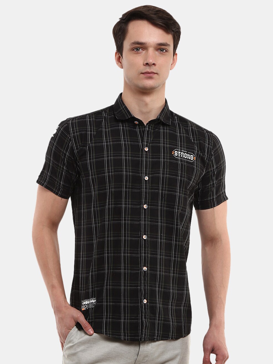 

V-Mart Men Black Classic Slim Fit Checked Casual Shirt