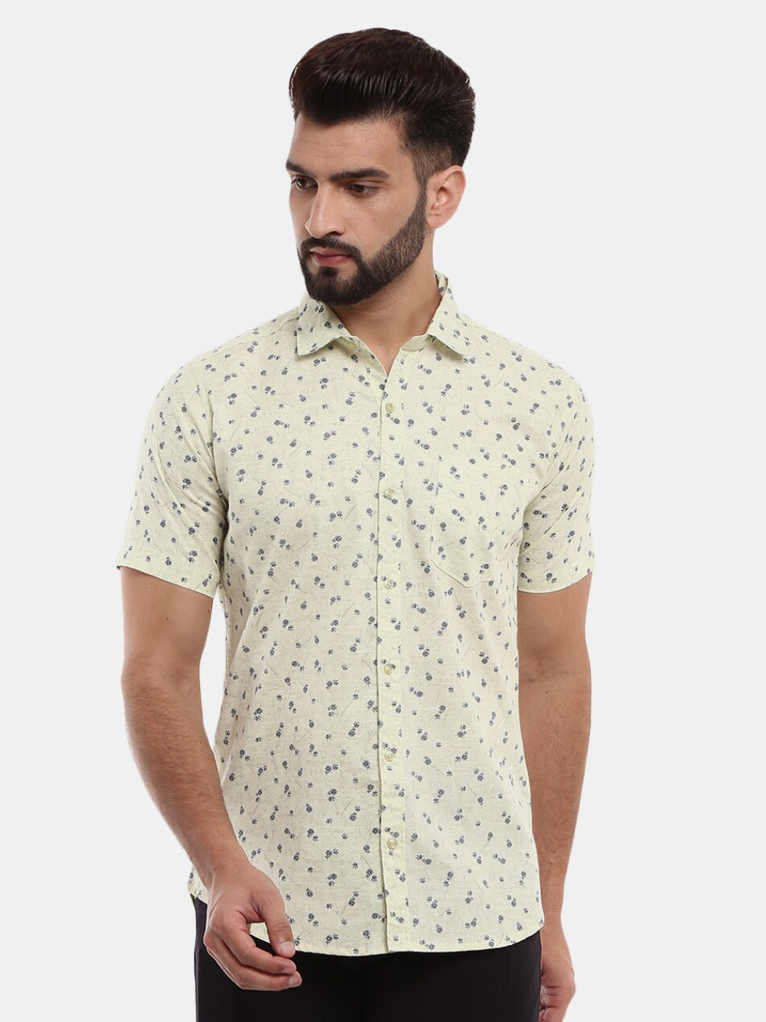 

V-Mart Men Green Classic Floral Printed Regular Fit Cotton Casual Shirt