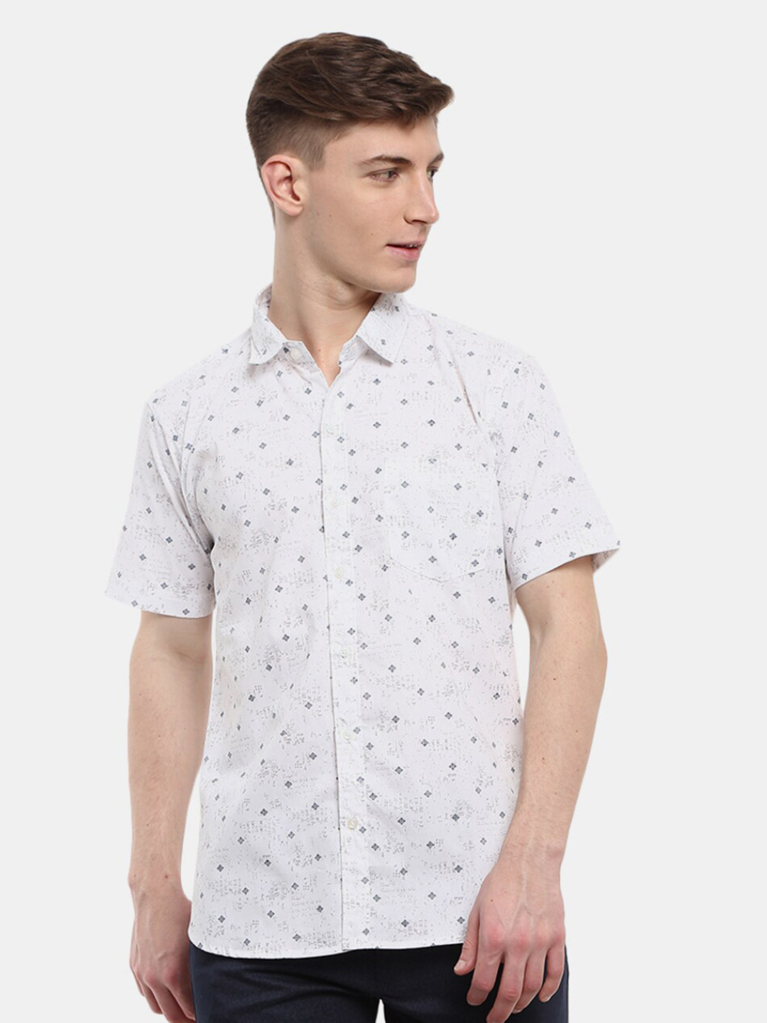 

V-Mart Men White Classic Slim Fit Printed Casual Shirt