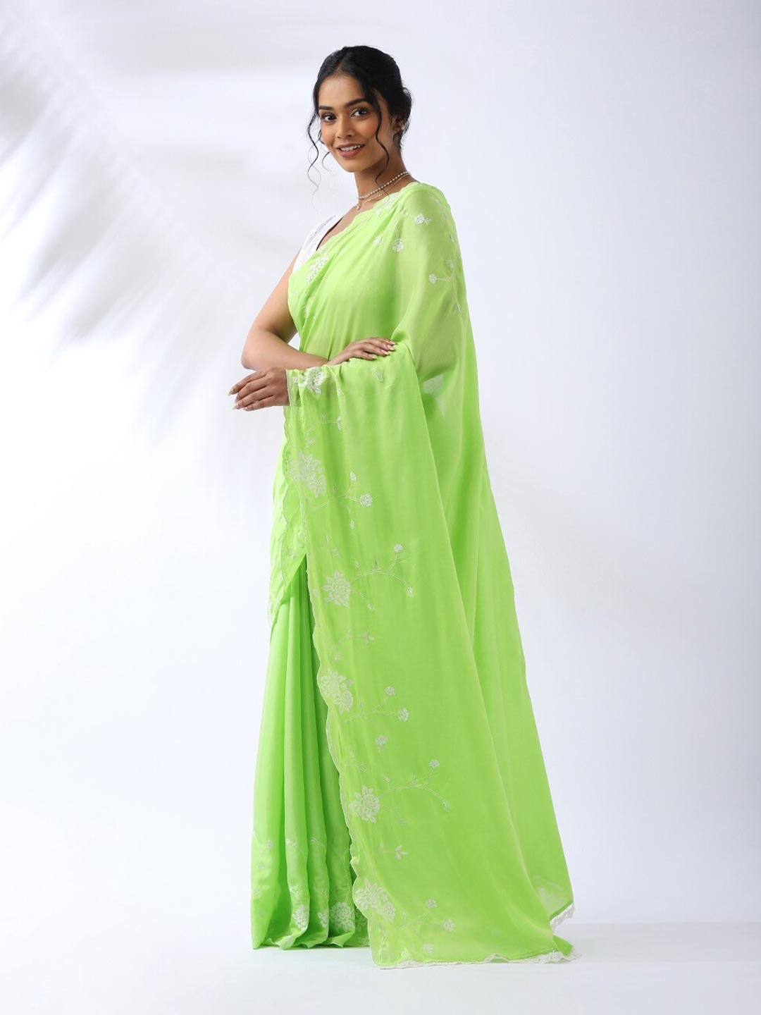 

Taneira Green & White Floral Embroidered Silk Blend Saree