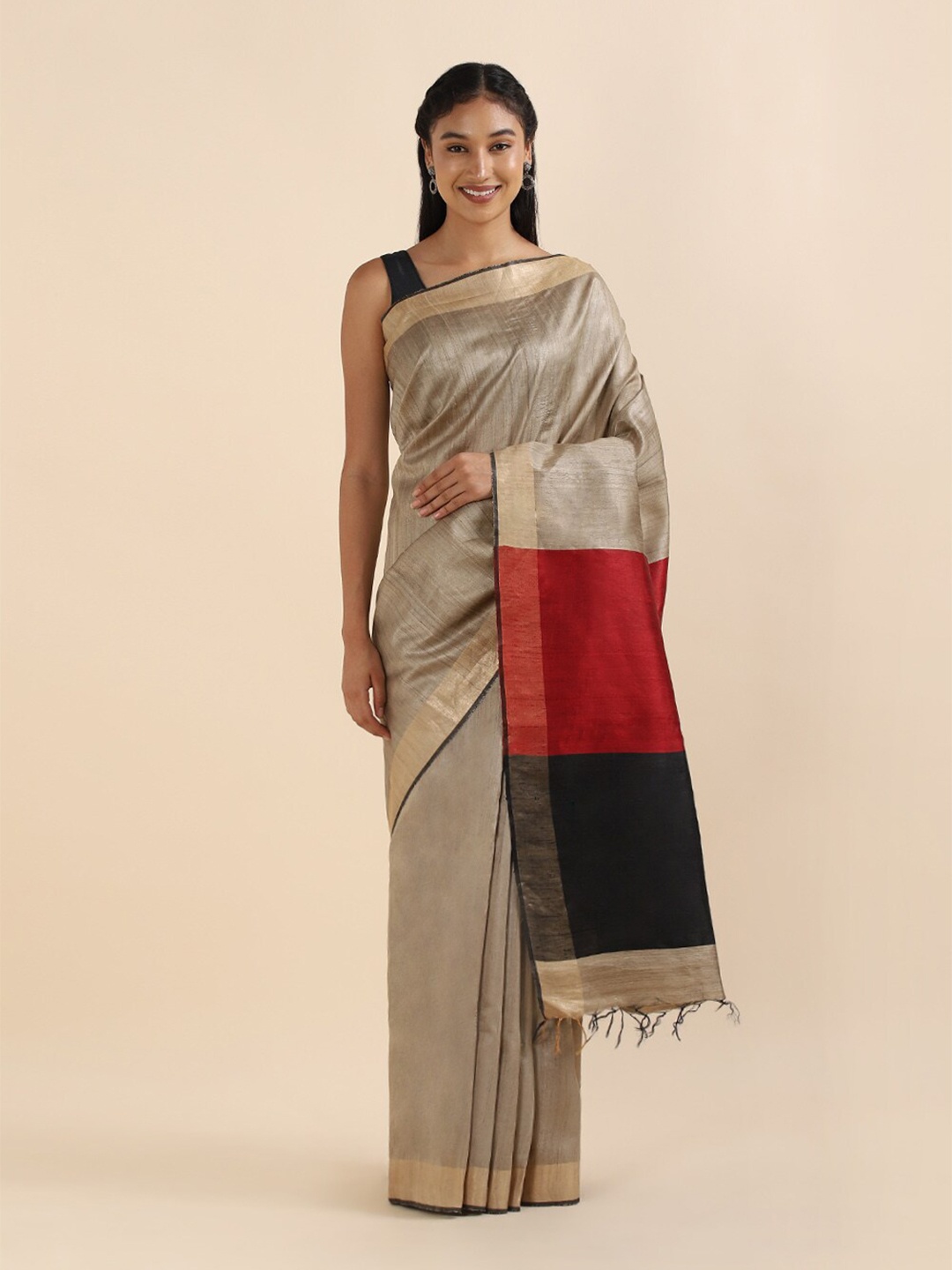 

Taneira Beige & Black Colourblocked Pure Silk Bhagalpuri Saree