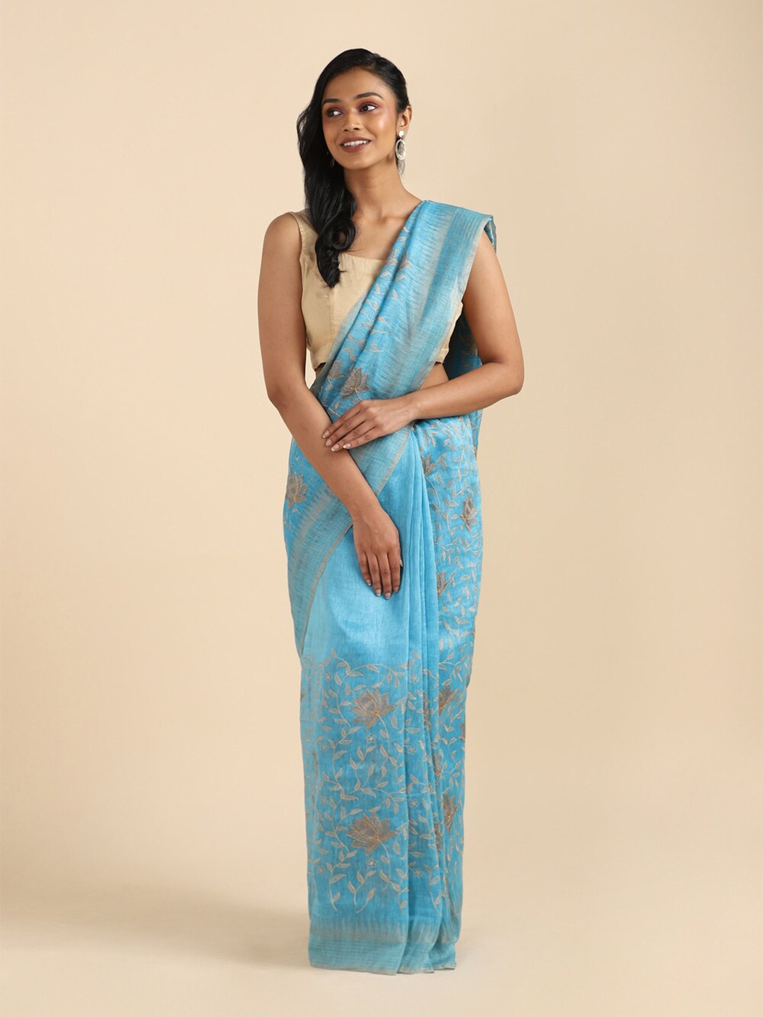 

Taneira Blue & White Floral Embroidered Linen Blend Saree