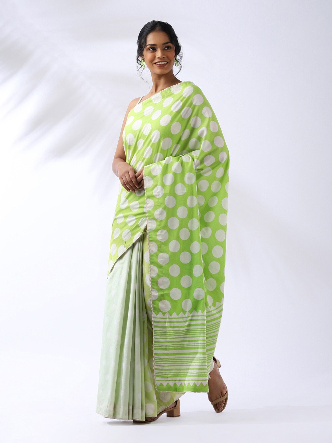 

Taneira Green & White Pure Cotton Saree