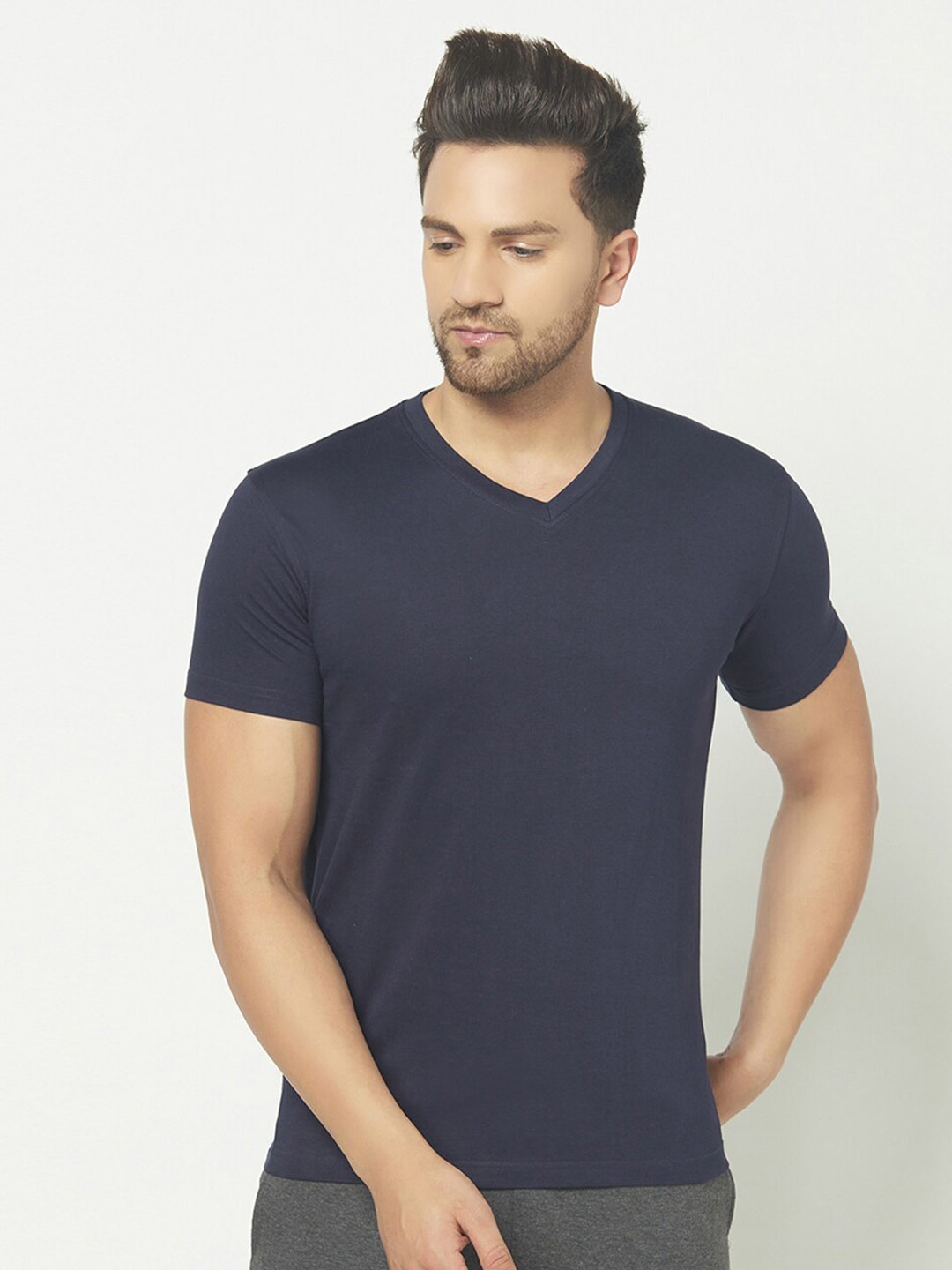 

THE DAILY OUTFITS Men's Navy Blue V-Neck T-shirt