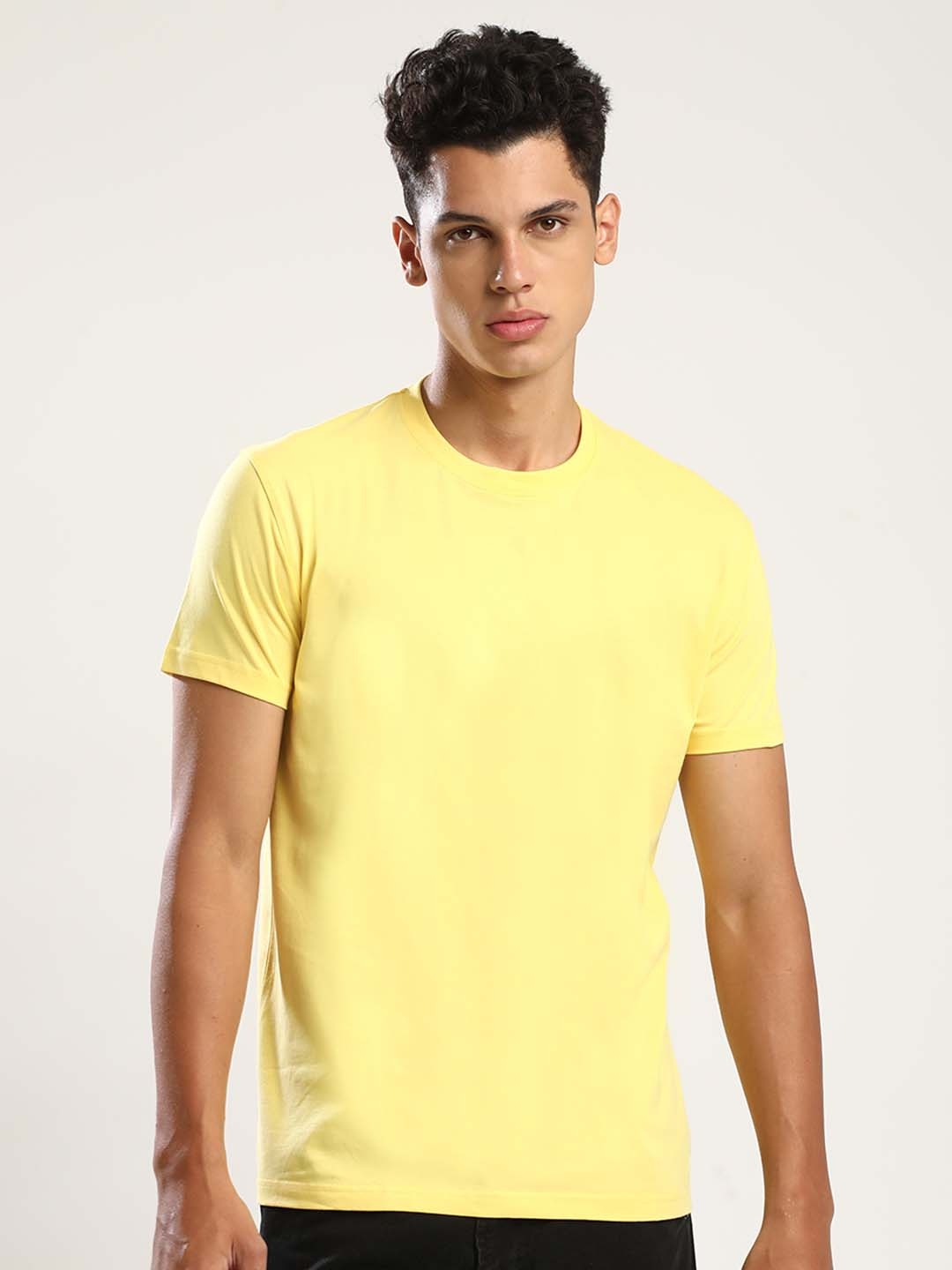 

THE DAILY OUTFITS Men Yellow T-shirt