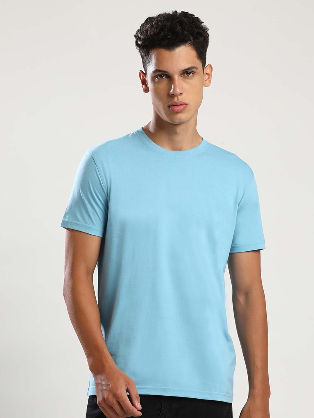 

THE DAILY OUTFITS Men Aqua Blue Solid Round Neck Cotton T-shirt