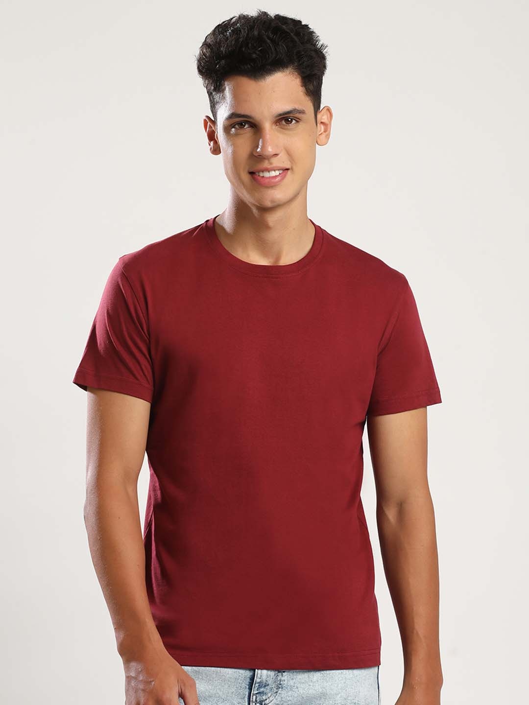 

THE DAILY OUTFITS Men Maroon Cotton T-shirt