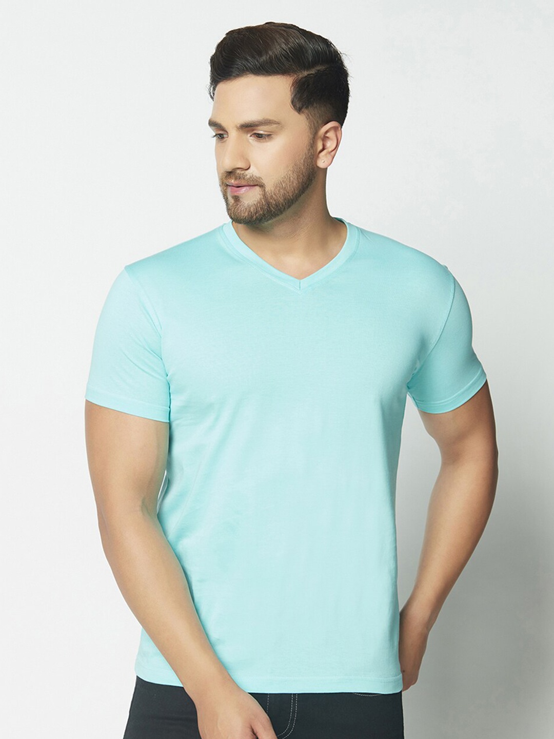 

THE DAILY OUTFITS Men Mint V-Neck Cotton T-shirt, Blue