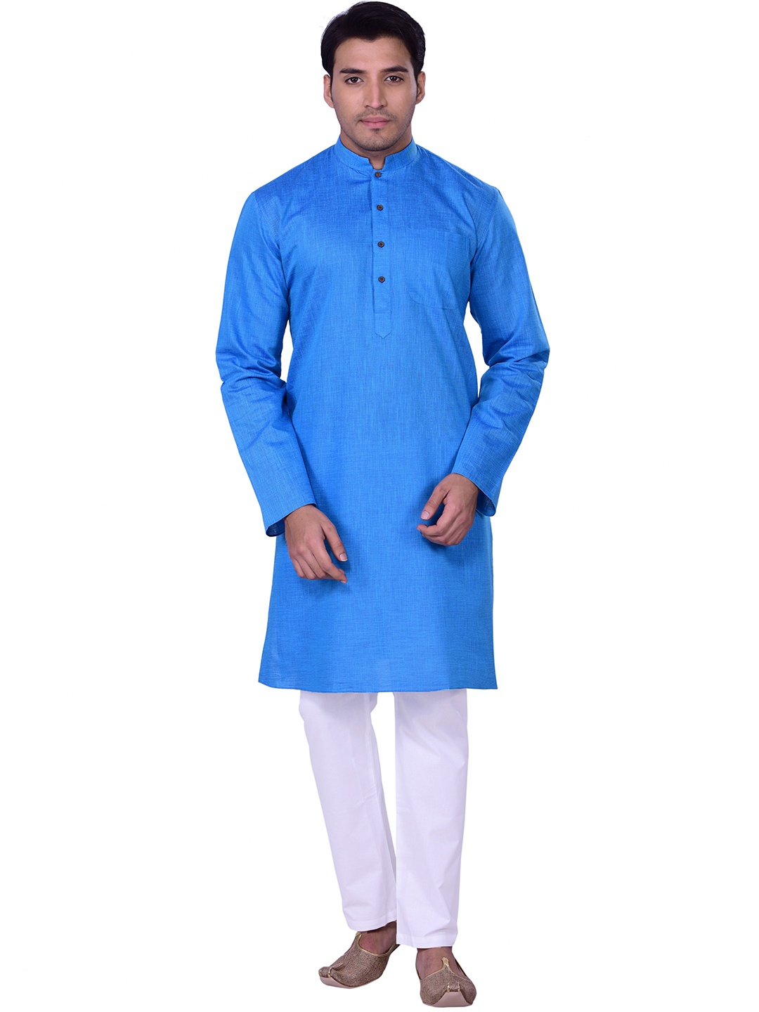 

Manyavar Men Blue Solid Straight Kurta