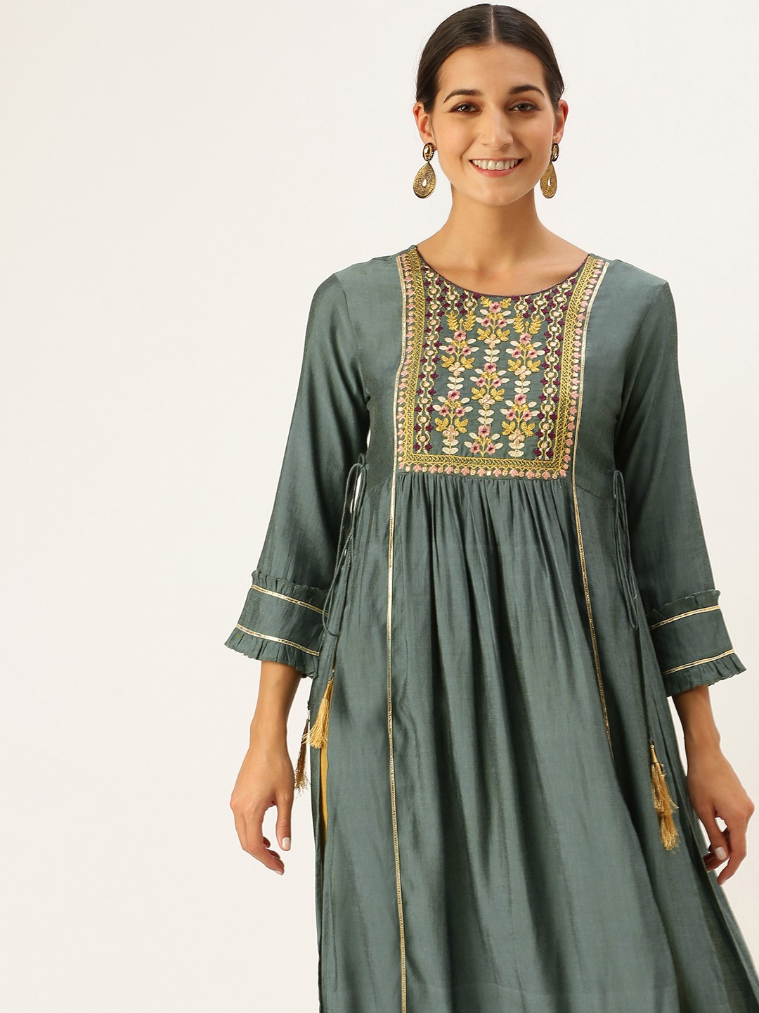 

SWAGG INDIA Women Green Ethnic Motifs Yoke Design Thread Work Kurta