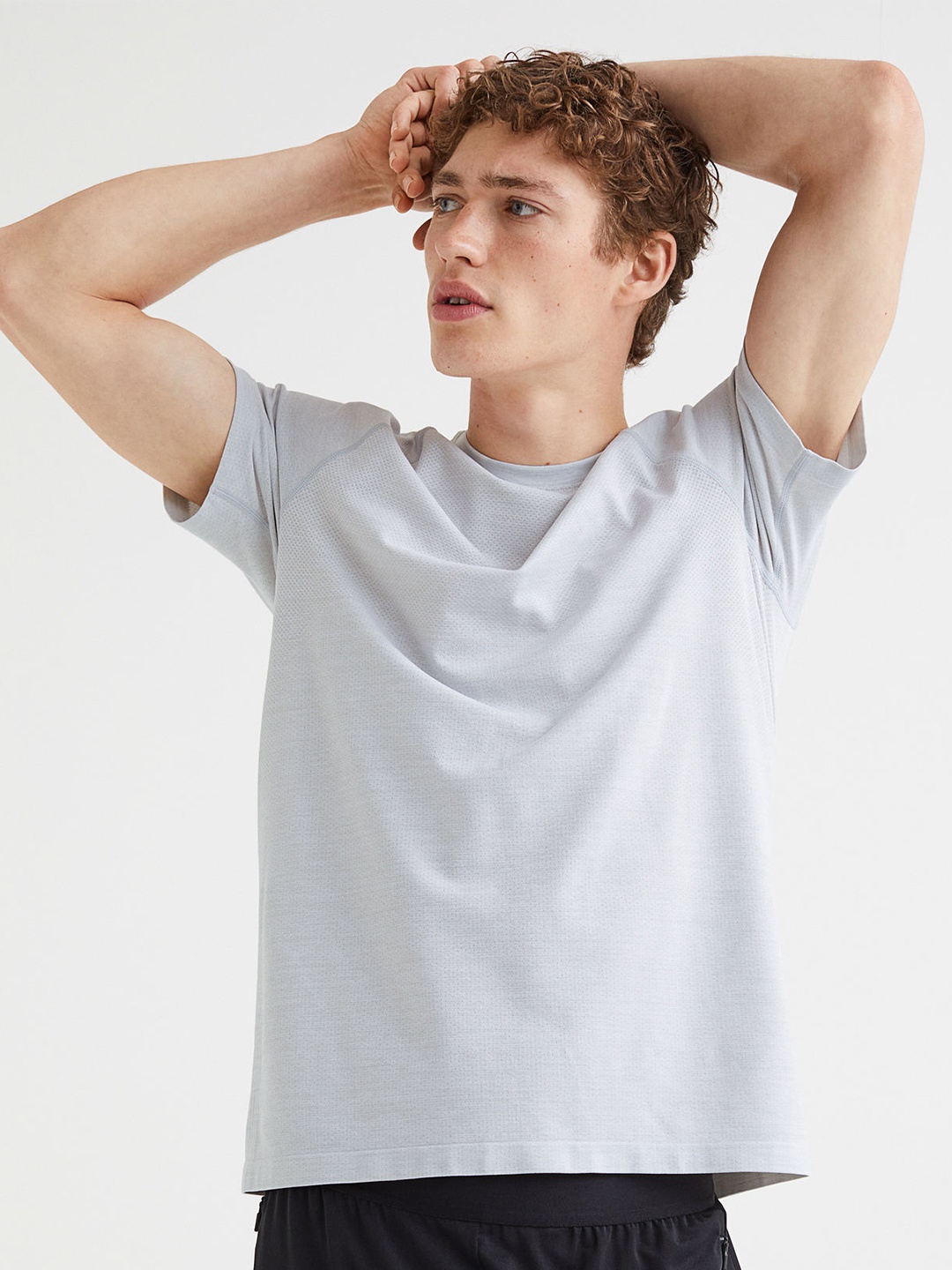 

H&M Men Grey Regular Fit Seamless Sports T-Shirt