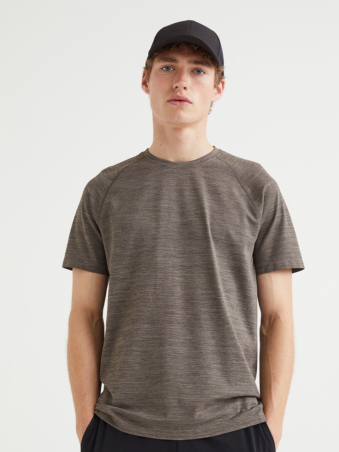 

H&M Men Brown Solid Rapid Dry Regular Fit Seamless Sports Top