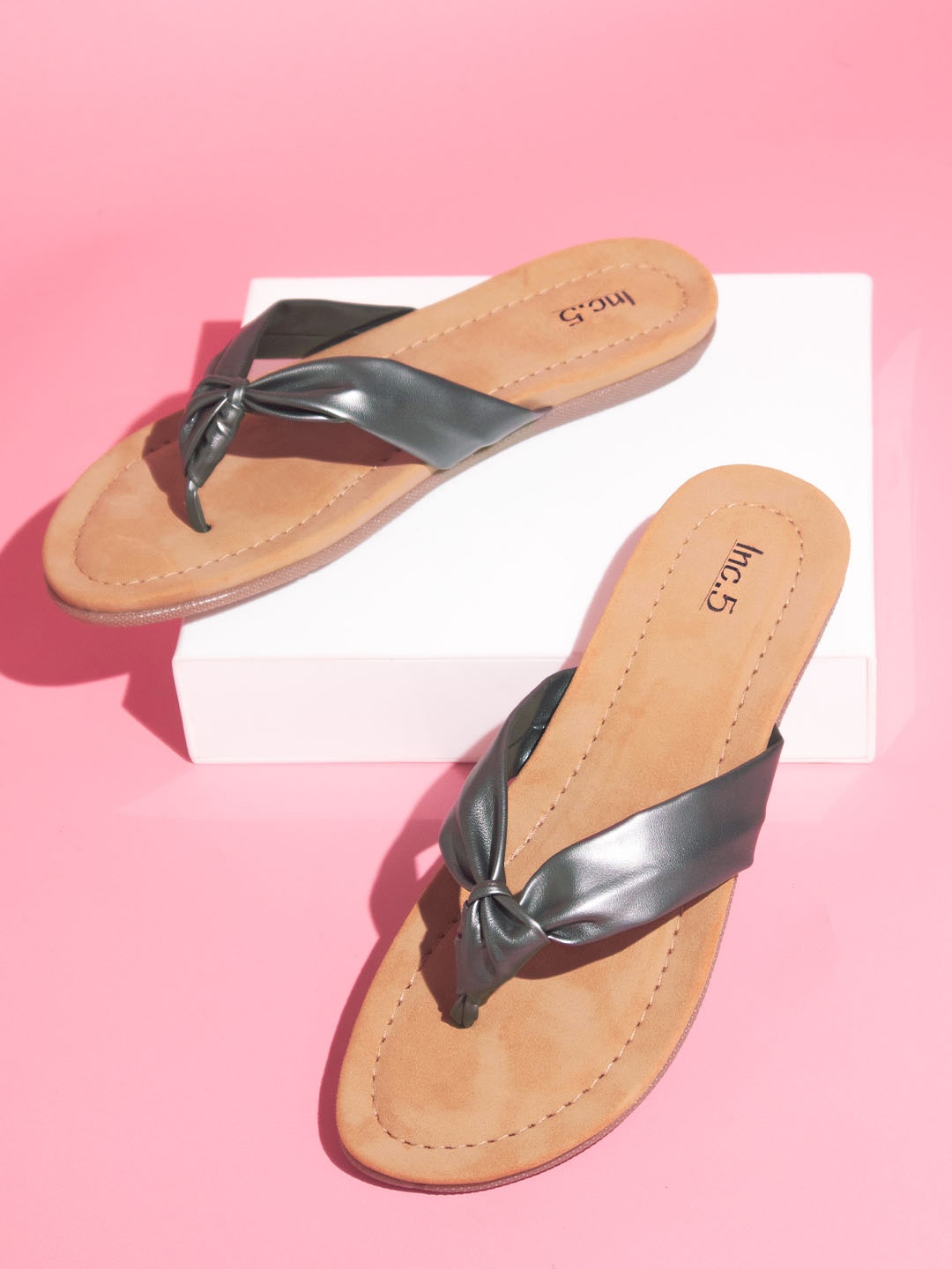 

Inc 5 Women Gunmetal-Toned Bows Flats, Metallic