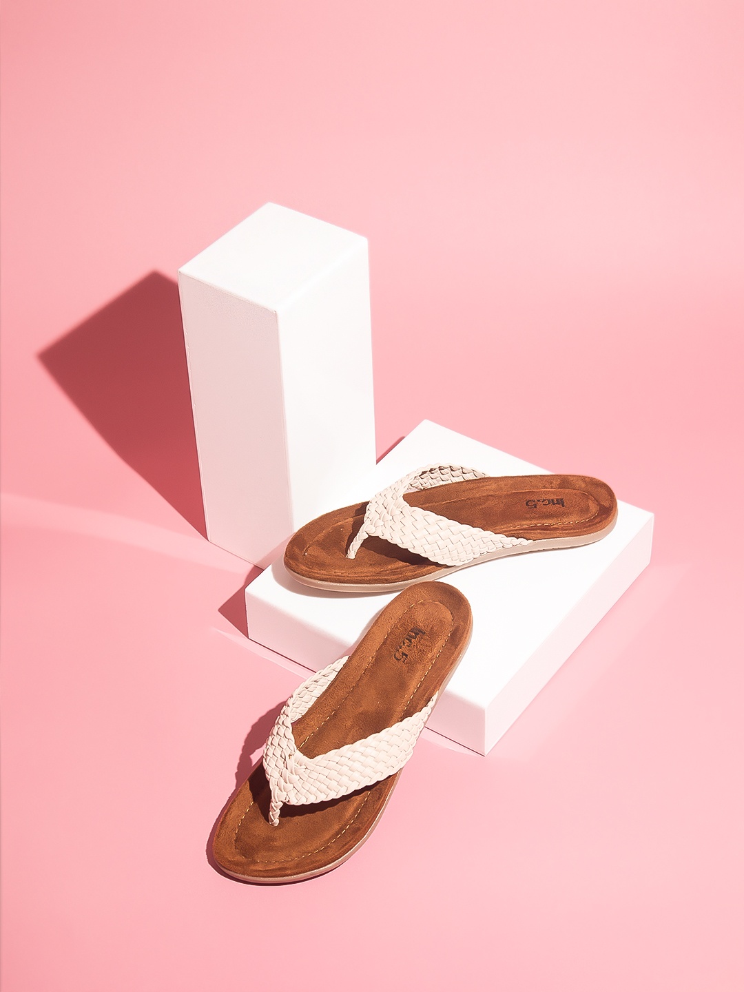 

Inc 5 Women Brown Textured Flats