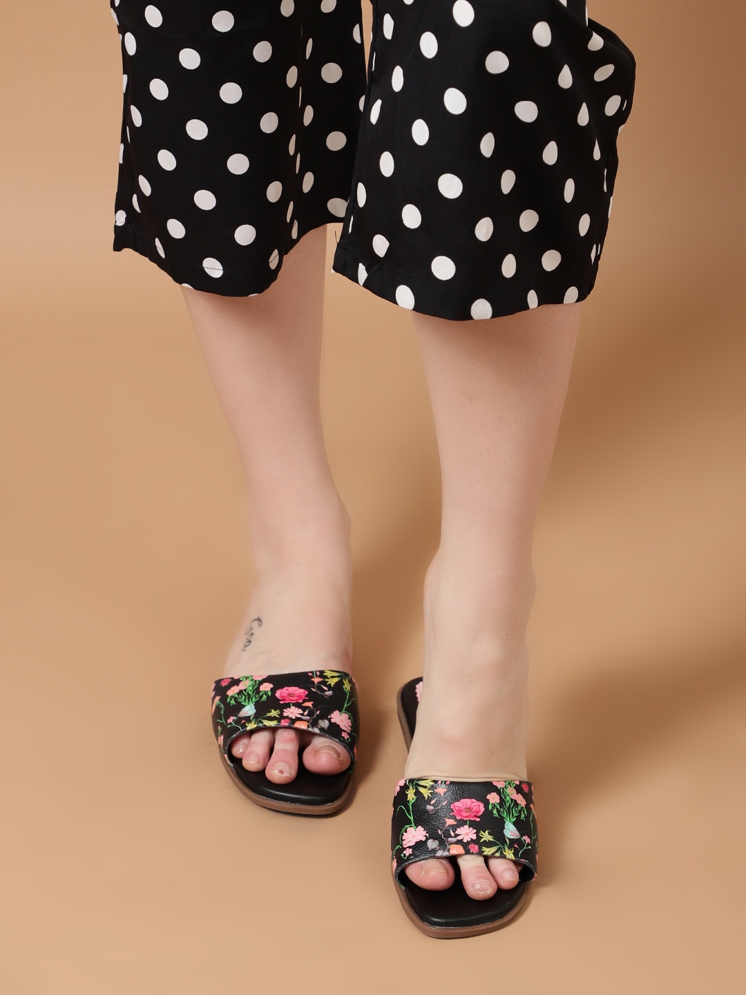 

KazarMax Women Black Flats