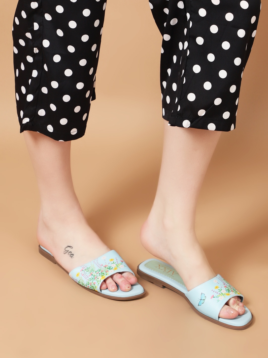 

KazarMax Women Blue Printed Flats