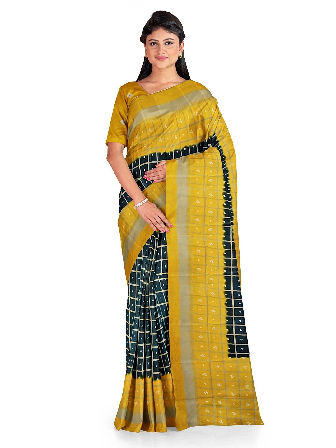 

SAADHVI Black & Gold-Toned Bandhani Silk Blend Fusion Bandhani Saree