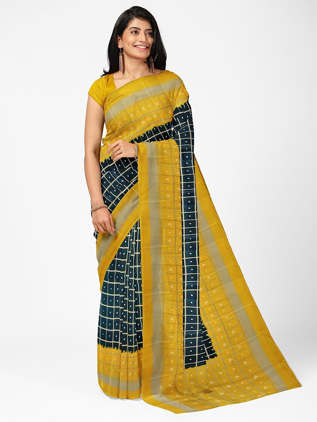

SAADHVI Black & Gold-Toned Bandhani Silk Blend Fusion Bandhani Saree