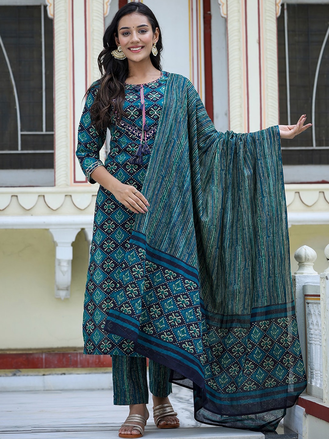 

KAAJH Women Green Ethnic Motifs Printed Pure Cotton Kurta with Trousers & With Dupatta