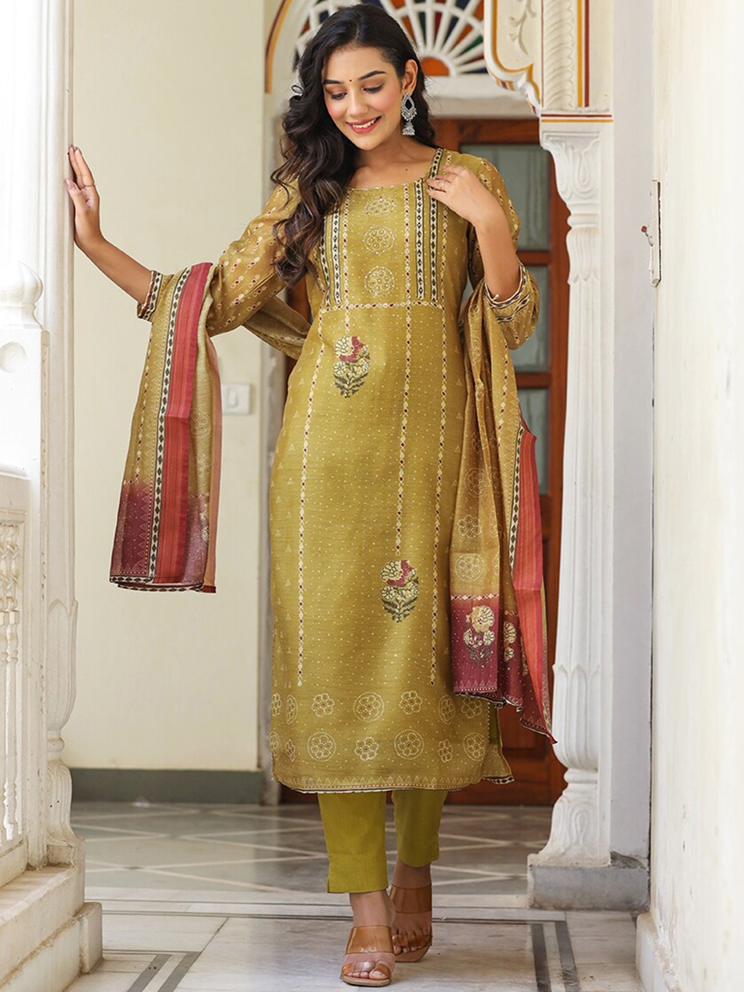 

KAAJH Women Green Ethnic Motifs Sequinned Chanderi Silk Kurta with Trousers & Dupatta