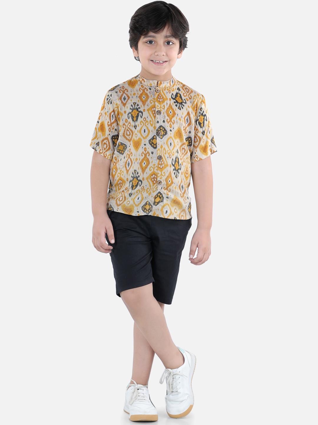 

Cutiekins Girls Beige & White Printed Shirt with Shorts