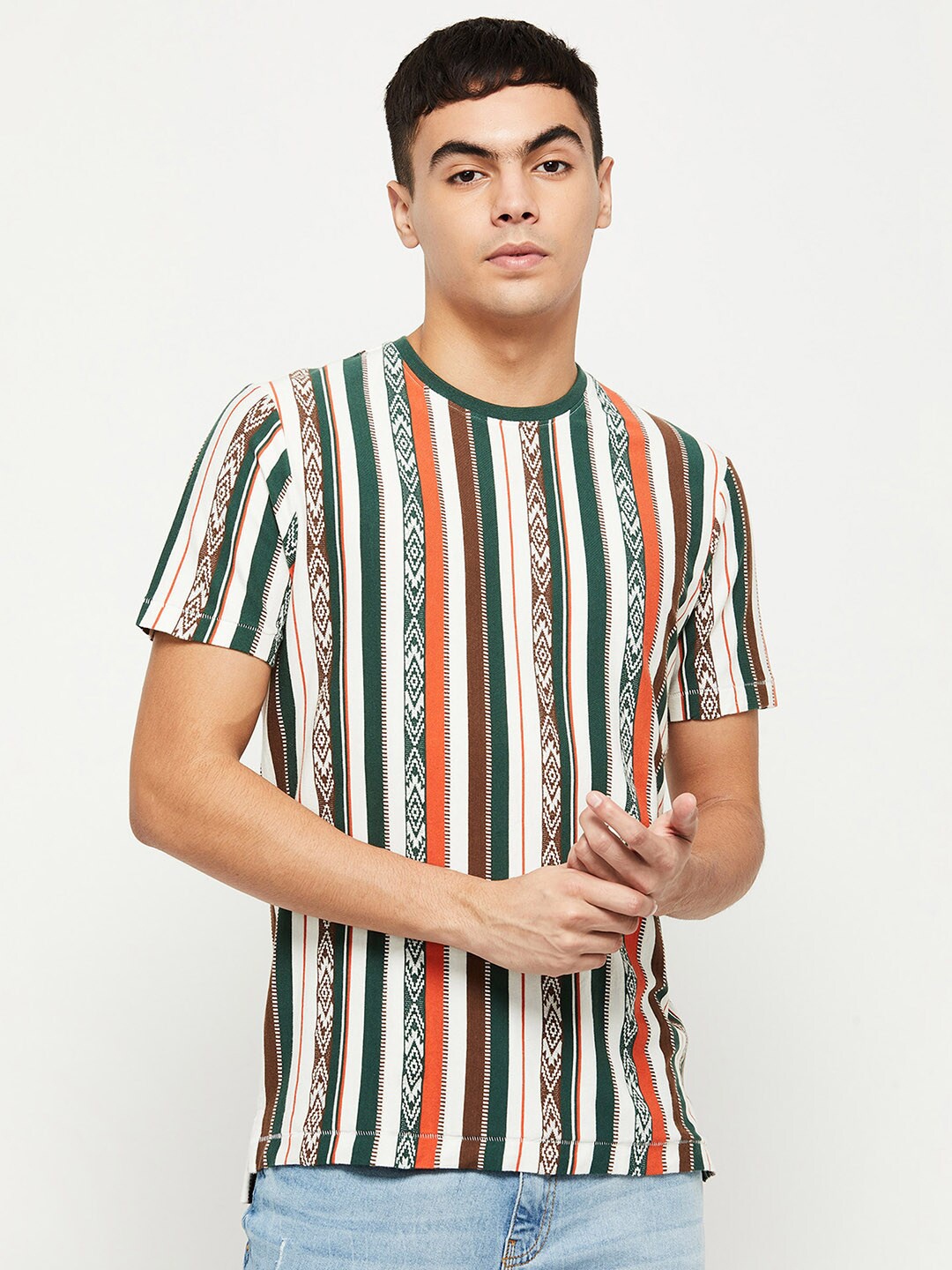 

max Men Off White & Green Striped Regular Sleeves Applique T-shirt