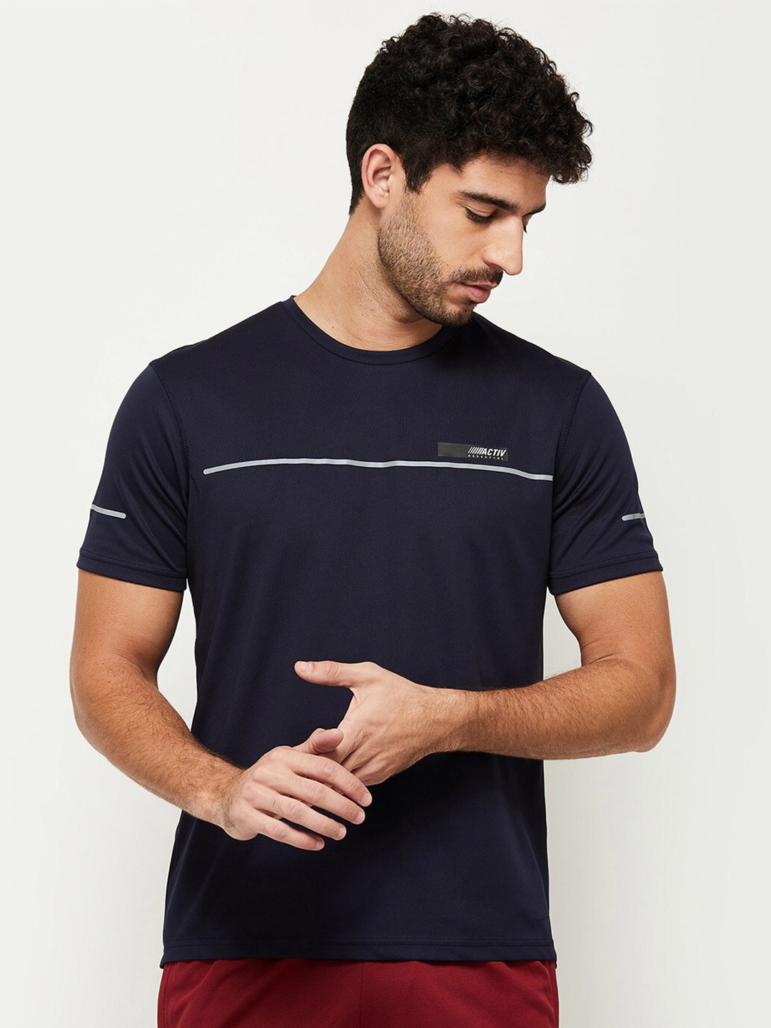 

max Men Blue Applique Round Neck T-shirt