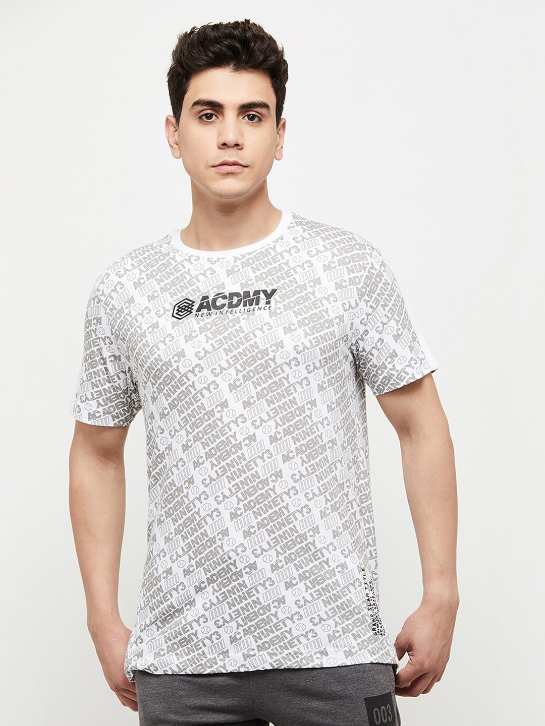 

max Men White Printed T-shirt
