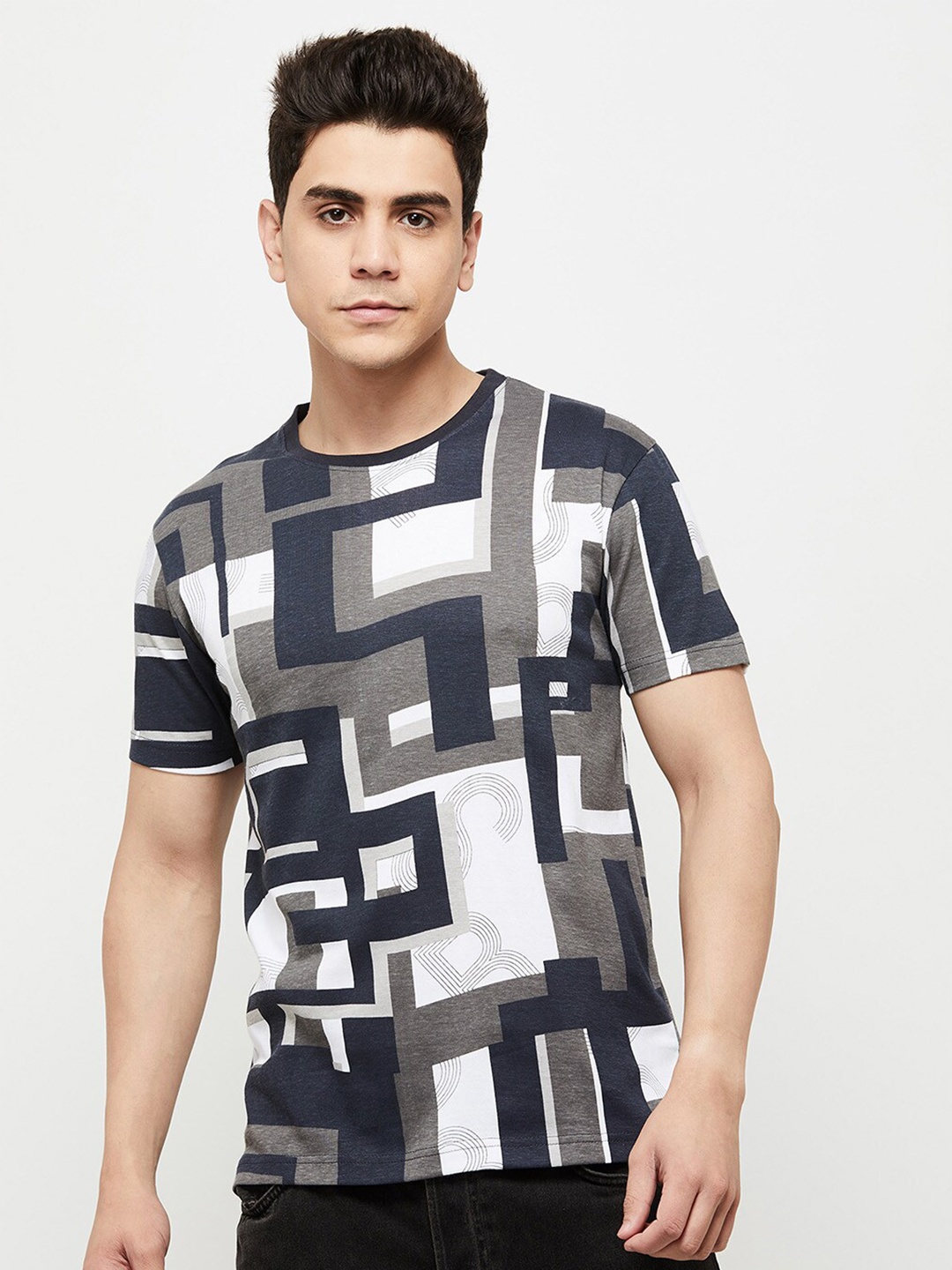 

max Men White & Grey Printed T-shirt
