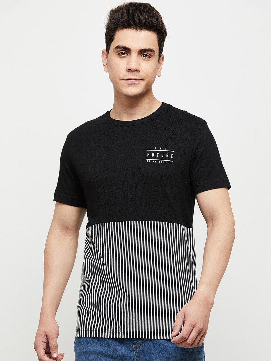 

max Men Black Striped T-shirt