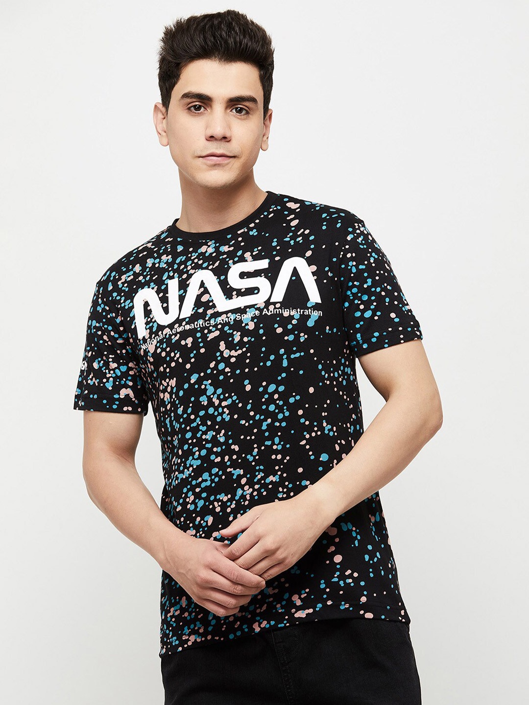 

max Men Black Typography Printed T-shirt