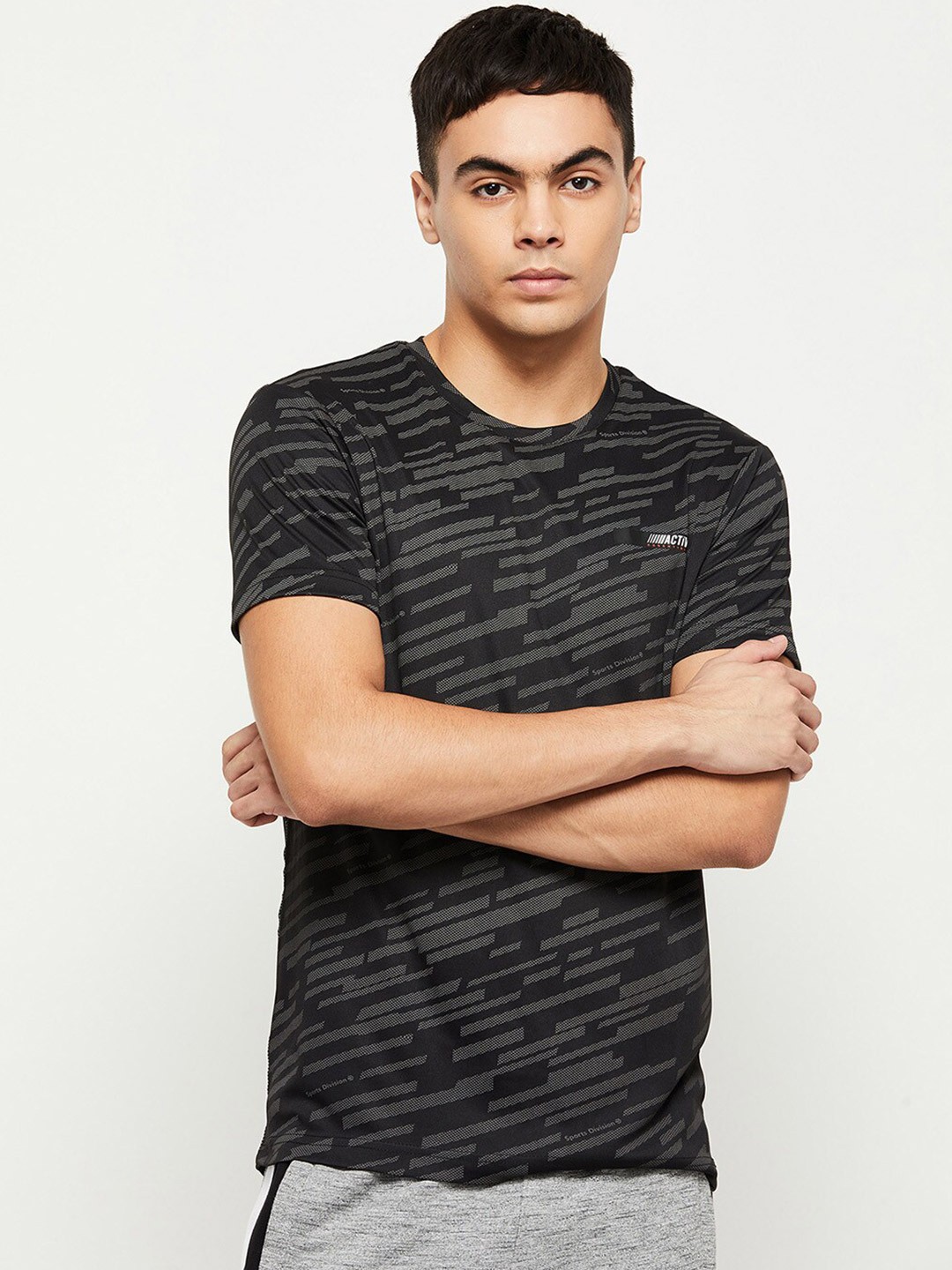 

max Men Black Printed T-shirt