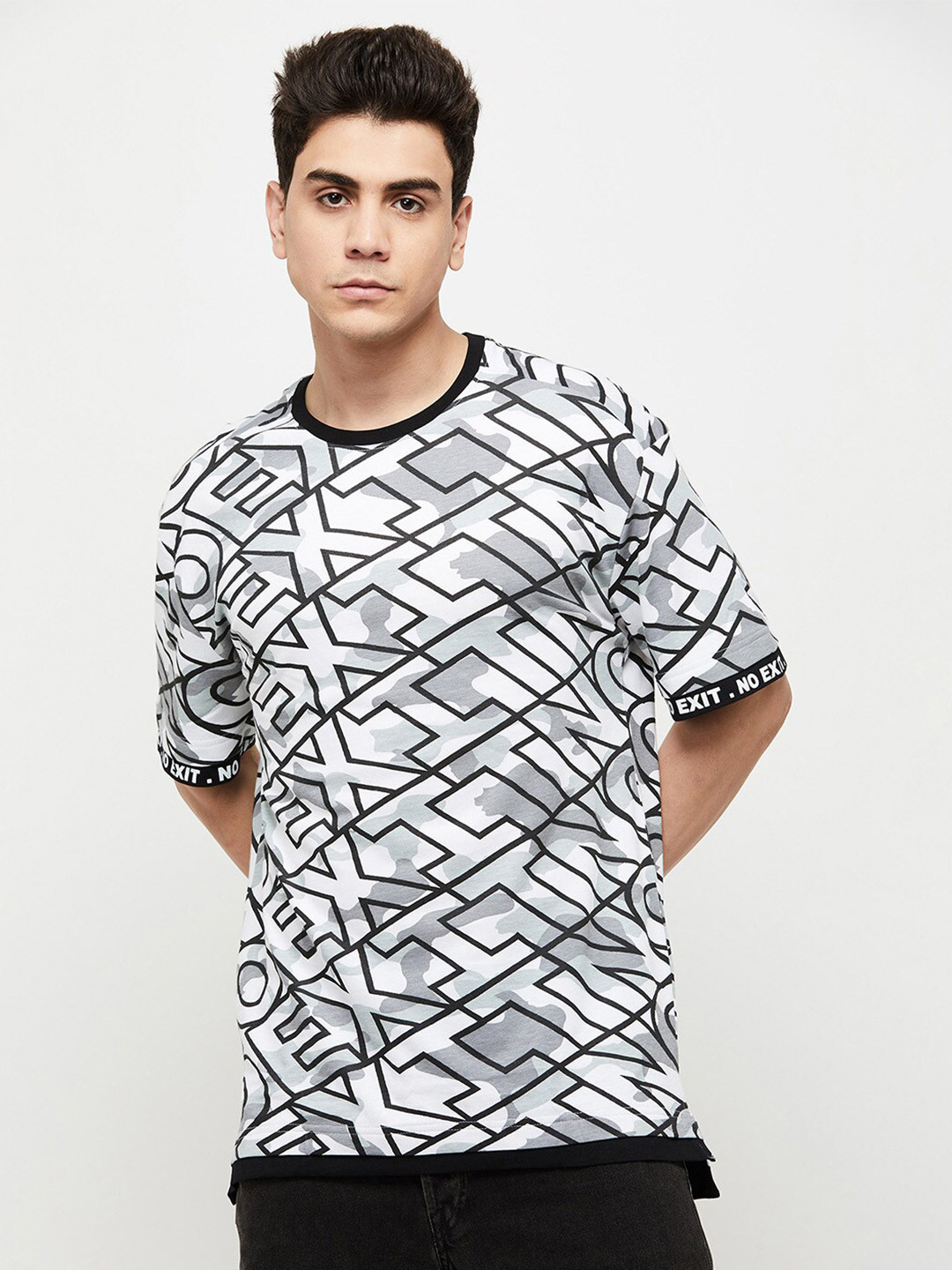 

max Men White & Black Geometric Printed Pure Cotton T-shirt