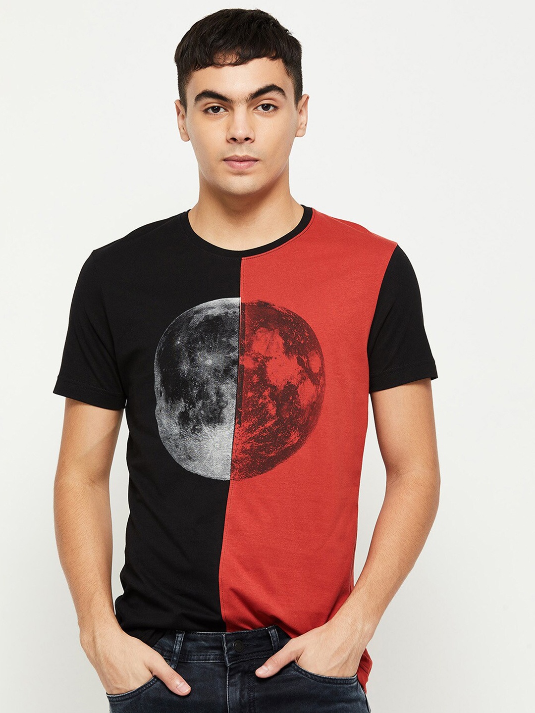 

max Men Black Colourblocked Applique T-shirt